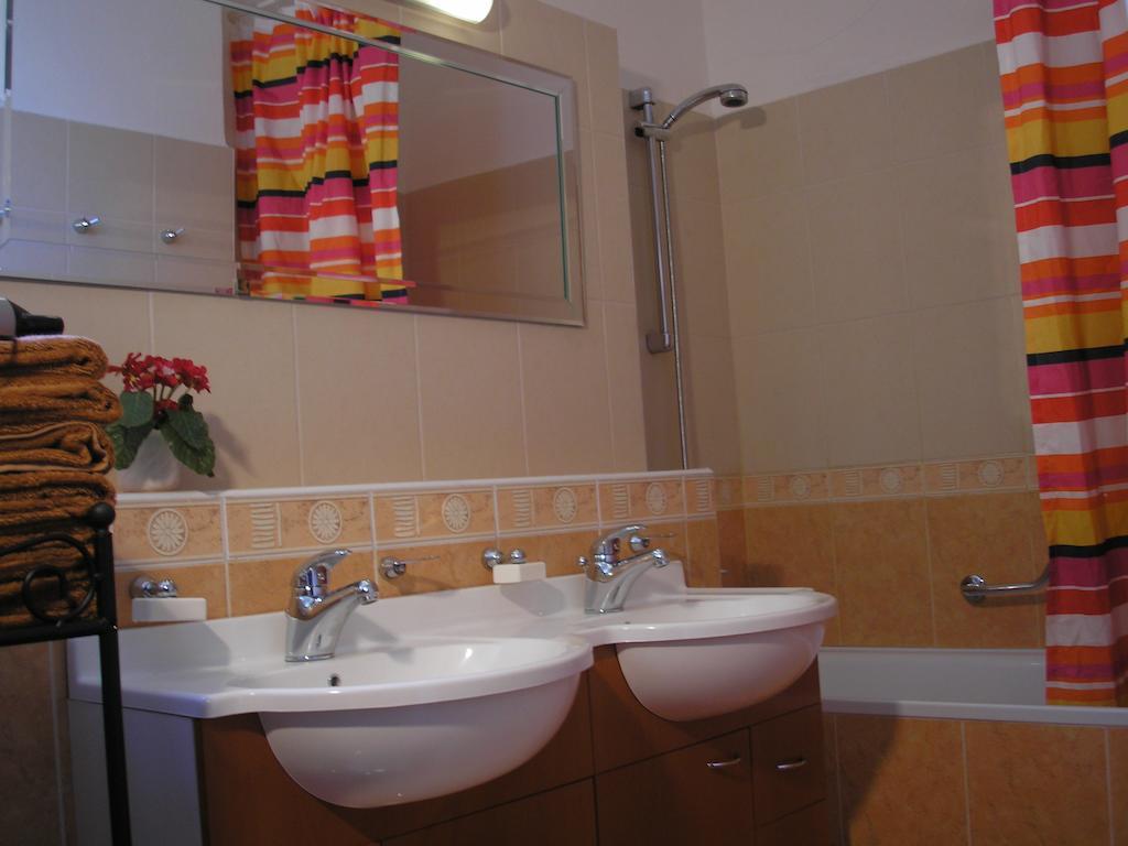 Apartment Accommodation Up To 17 บราติสลาวา ห้อง รูปภาพ