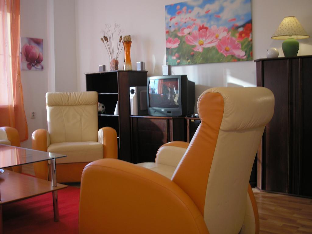Apartment Accommodation Up To 17 บราติสลาวา ภายนอก รูปภาพ