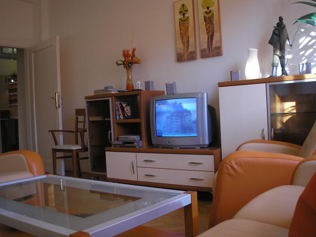 Apartment Accommodation Up To 17 บราติสลาวา ภายนอก รูปภาพ