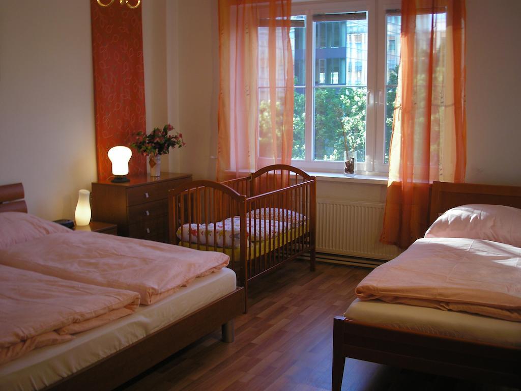 Apartment Accommodation Up To 17 บราติสลาวา ห้อง รูปภาพ