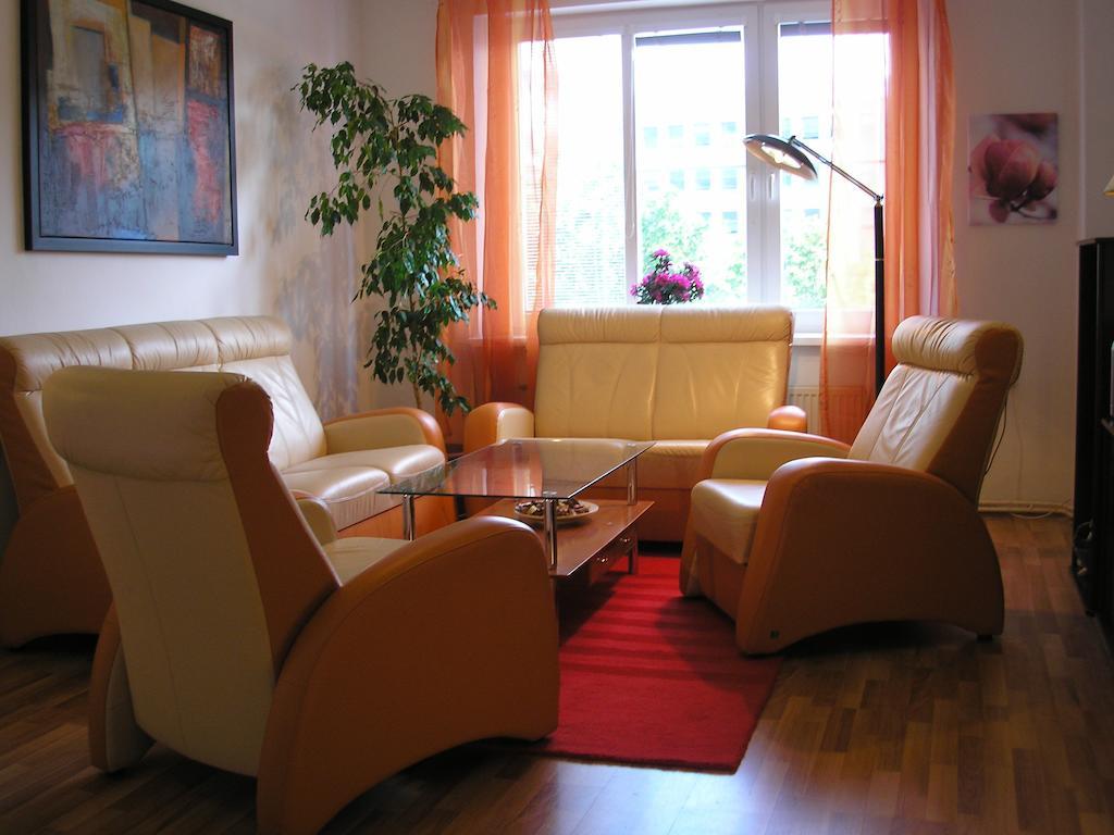Apartment Accommodation Up To 17 บราติสลาวา ภายนอก รูปภาพ