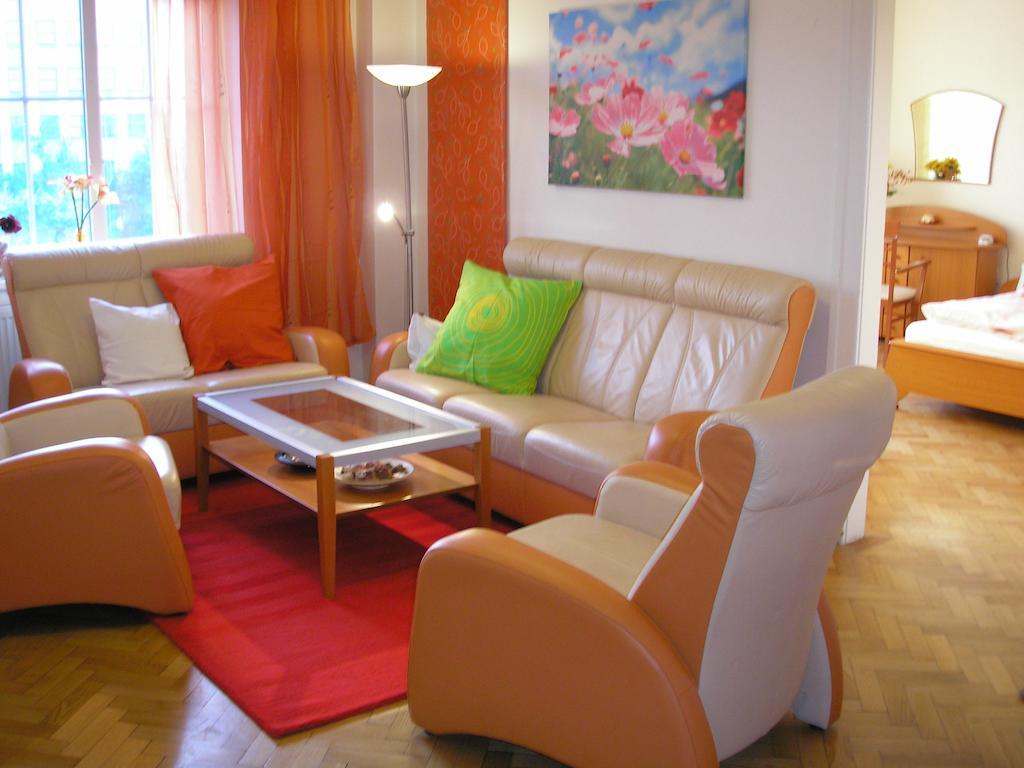 Apartment Accommodation Up To 17 บราติสลาวา ภายนอก รูปภาพ