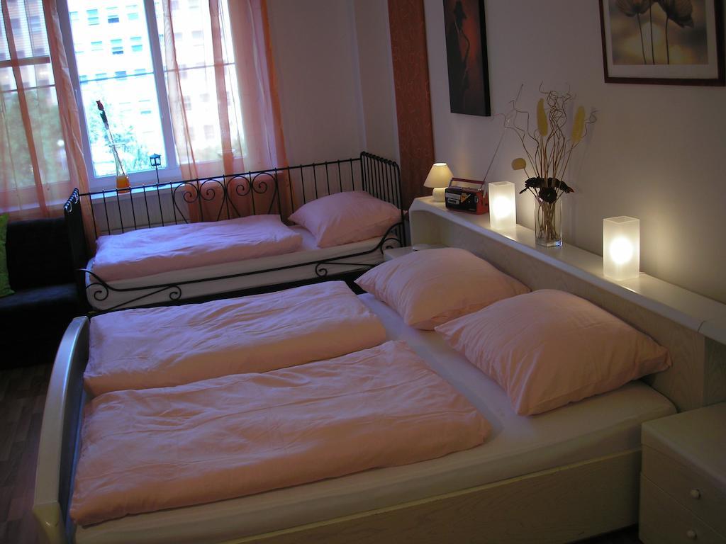 Apartment Accommodation Up To 17 บราติสลาวา ภายนอก รูปภาพ