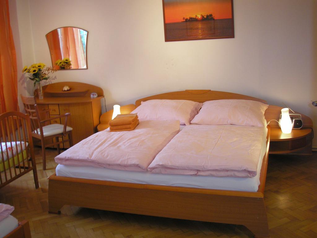 Apartment Accommodation Up To 17 บราติสลาวา ห้อง รูปภาพ